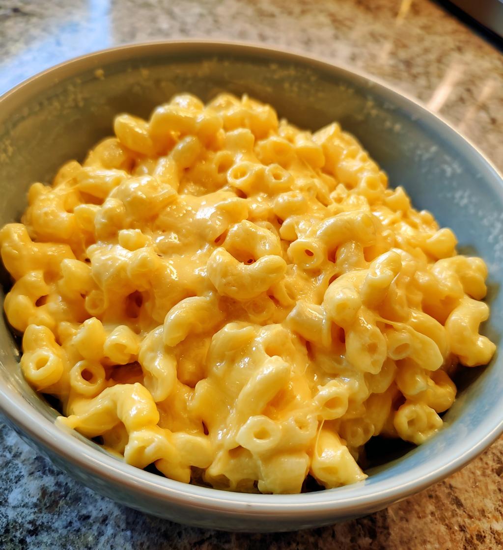 Velvety Stovetop Mac & Cheese - detail 1
